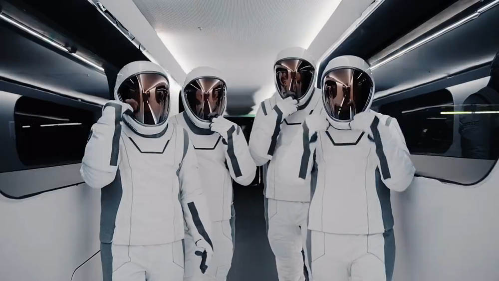 SpaceX宇航员.jpg